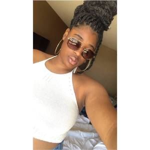 Meet your Posher, Elizabeth